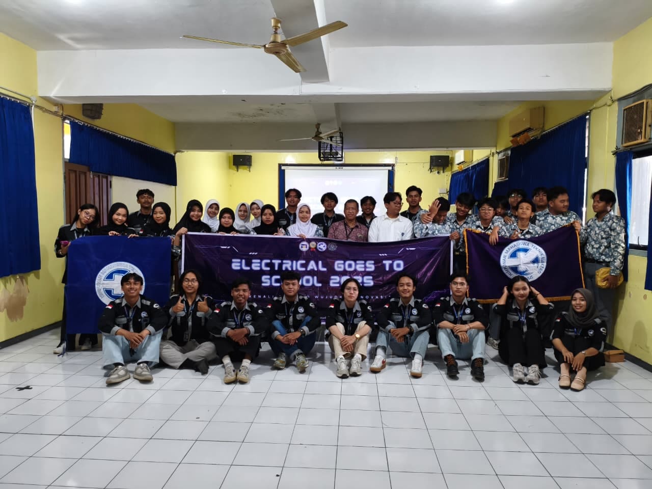 Foto Bersama SMA Kesatrian 1 Semarang